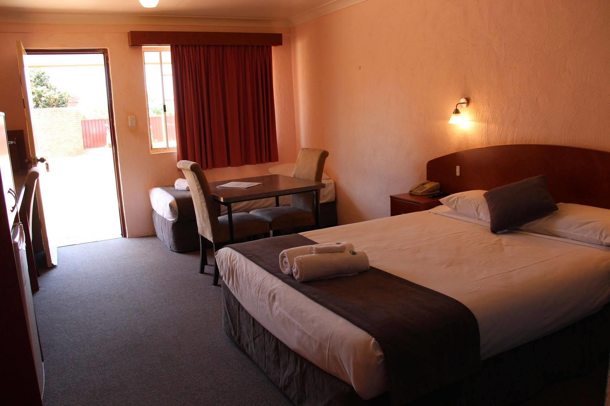 Childers Gateway Motor Inn Buitenkant foto