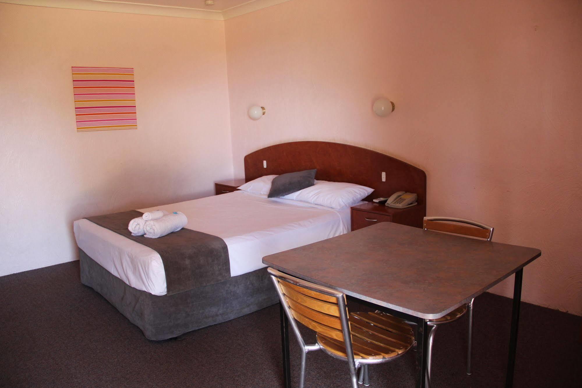 Childers Gateway Motor Inn Buitenkant foto