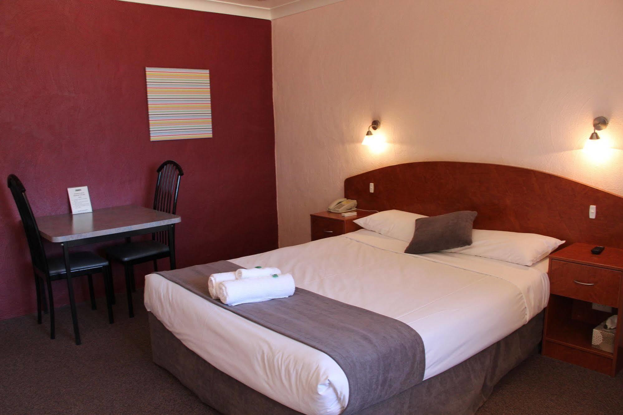 Childers Gateway Motor Inn Buitenkant foto